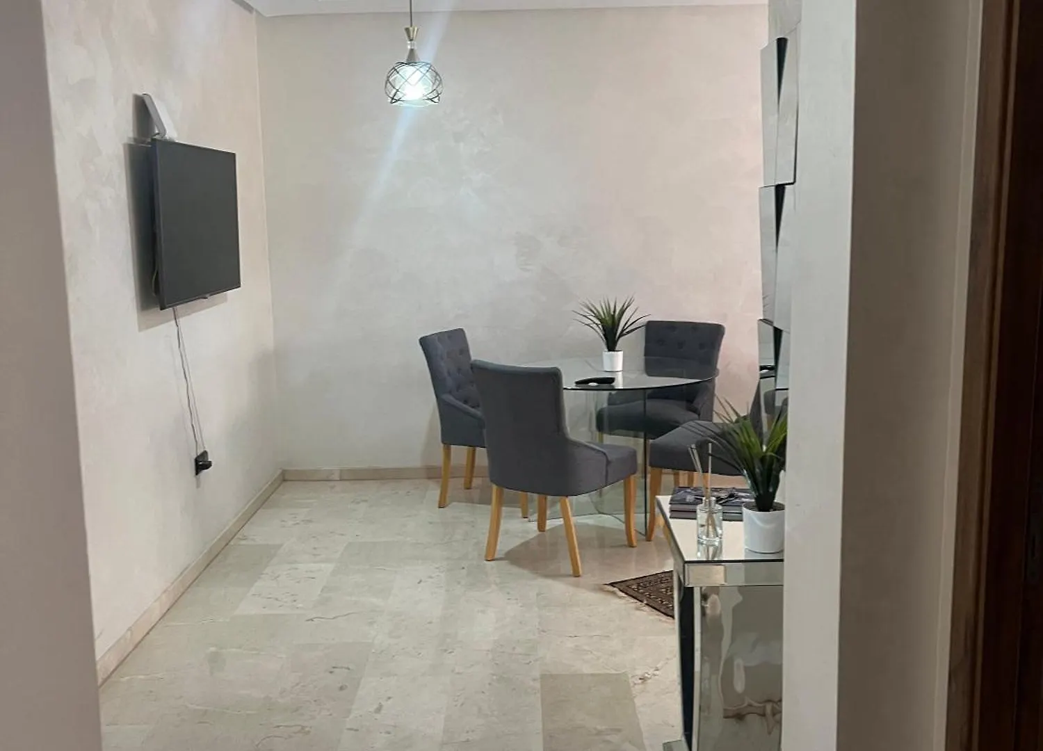 Marrakech Central Appartement With Pool 마라케시